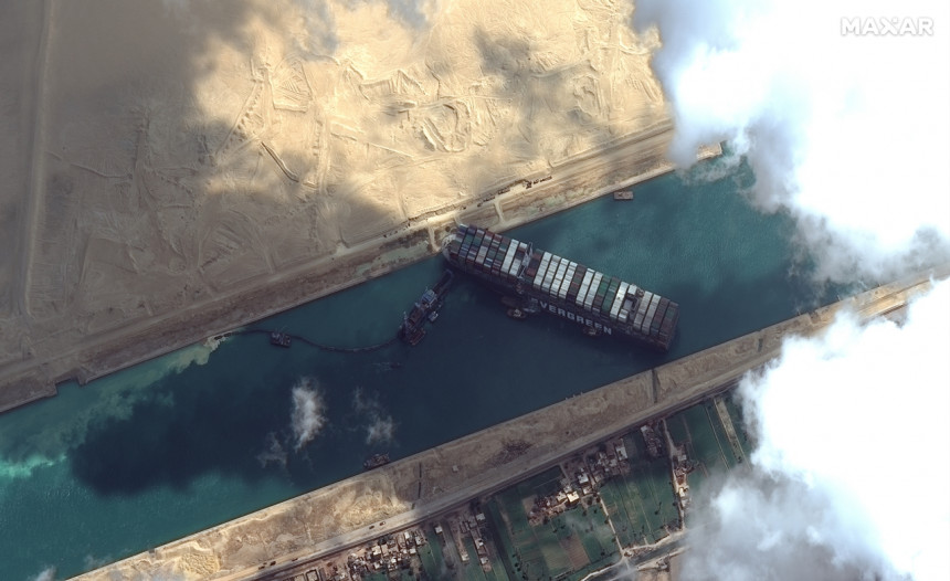 Više od 300 brodova čeka otvaranje Sueca