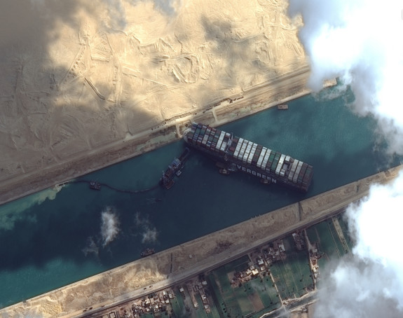 Više od 300 brodova čeka otvaranje Sueca