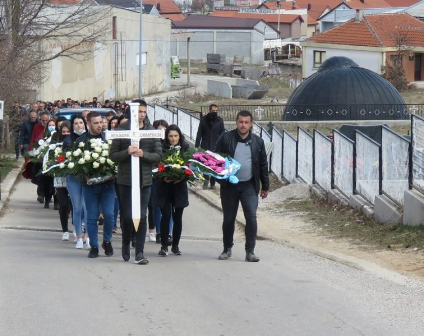 Туга у Невесињу: Вукашин испраћен до вјечне куће