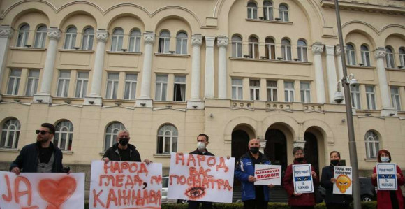 Građani ispred Gradske uprave u Banjaluci