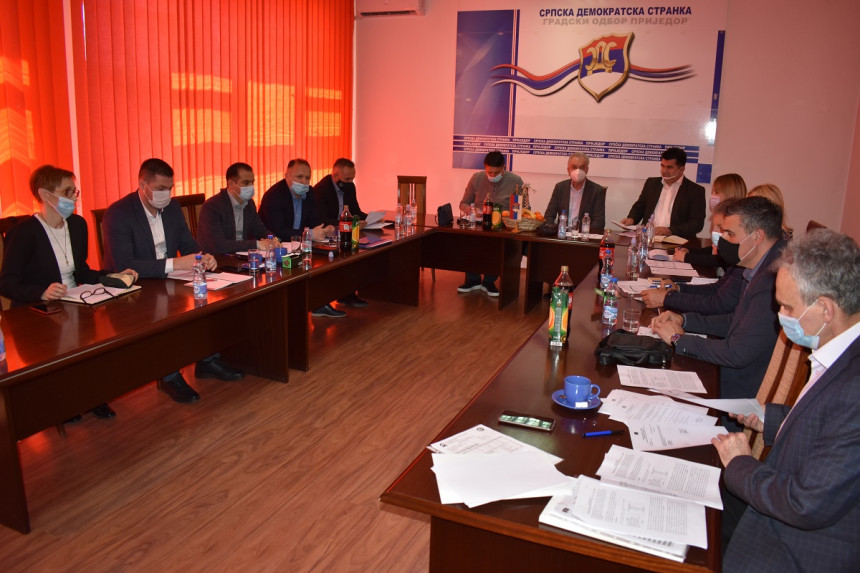 SNSD nezakonito uzima ovlaštenja gradonačelnika