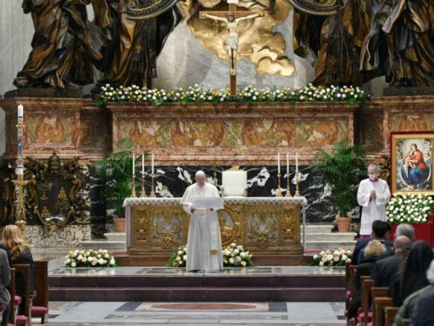 Папа Фрањо: Сукоби и трошење на војску скандалозни