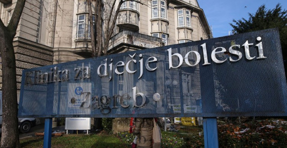 Preminula djevojčica koju su tukli roditelji