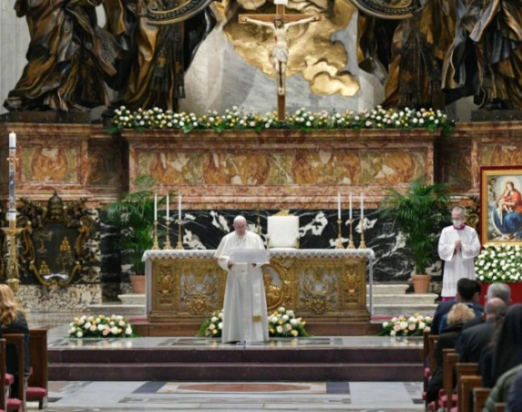 Papa Franjo: Sukobi i trošenje na vojsku skandalozni