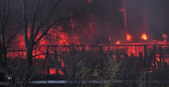 Inđija: Gori objekat od 500 kvadratnih metara