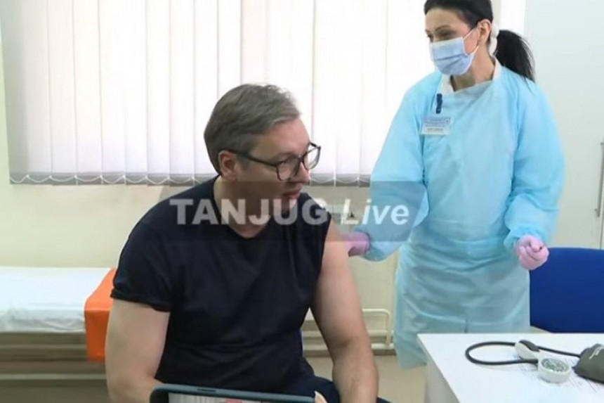 Vučić se vakcinisao protiv korone u Rudnoj Glavi