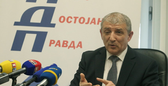 Jedina nagrada za požrtvovanost u UKC je smanjenje plata