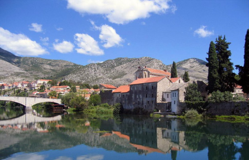 Pretežno oblačno i suvo vrijeme sa sunčanim intervalima