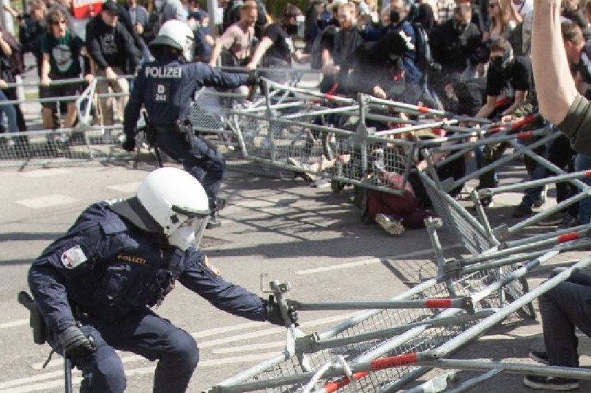 Сукоб са полицијом у Бечу због мјера, огласио се Курц