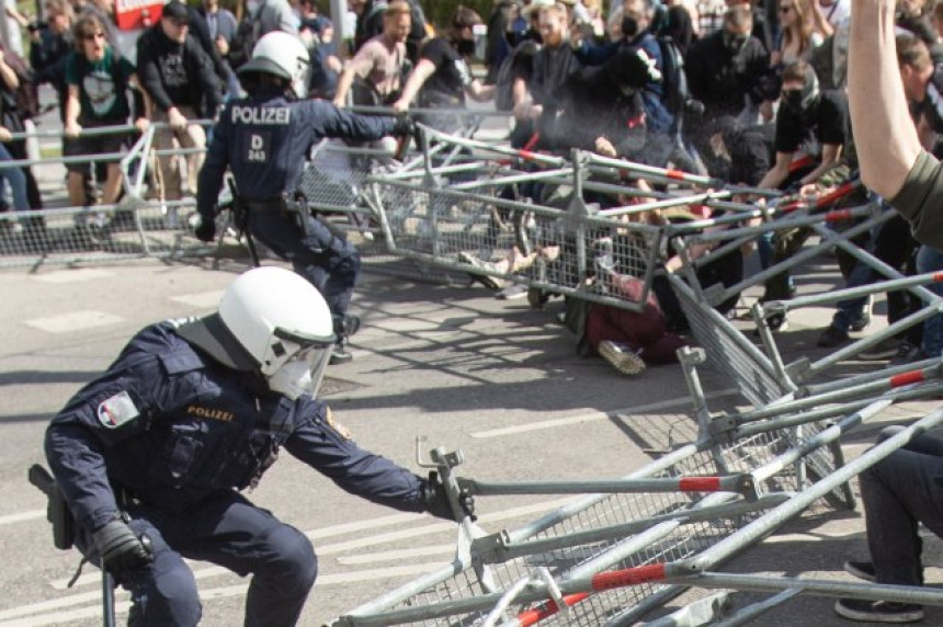 Sukob sa policijom u Beču zbog mjera, oglasio se Kurc