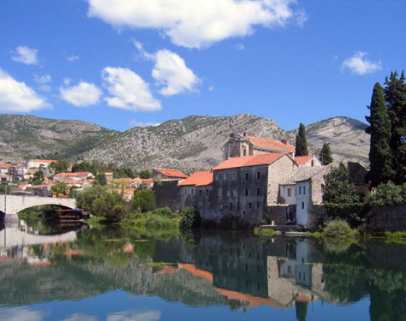 Pretežno oblačno i suvo vrijeme sa sunčanim intervalima