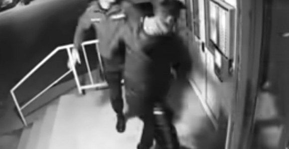 Dvojica policajaca pretukli mladića u Mostaru (VIDEO)
