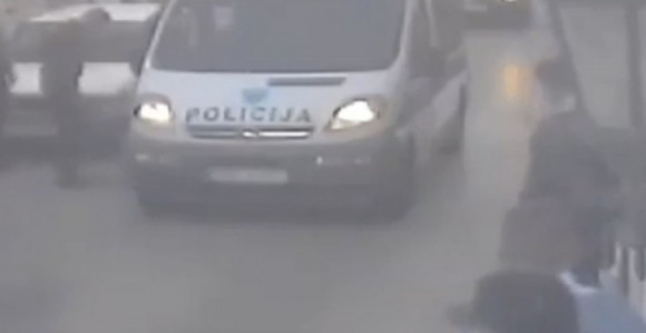 Грађани јављају: Нови снимак полицијског насиља