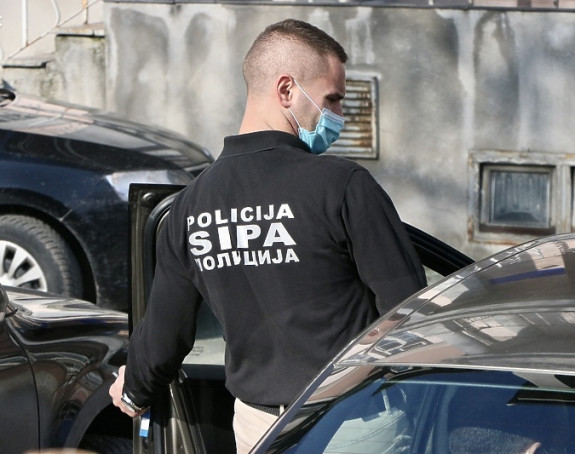 Pripadnici SIPA tragaju za bivšim direktorom banke