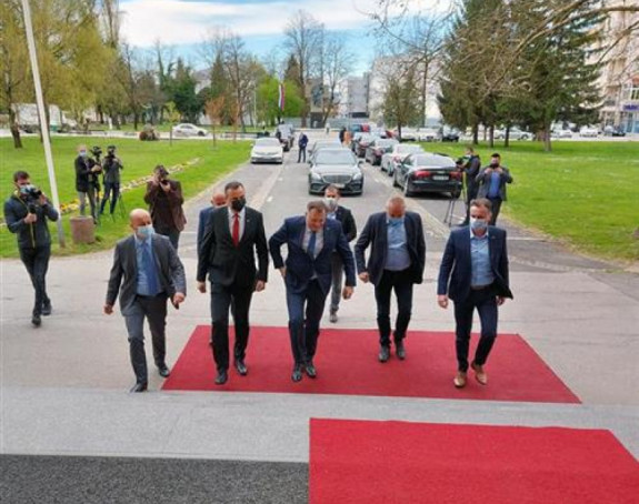 Dodik nastavlja rušenje i skrnavljenje institucija Srpske