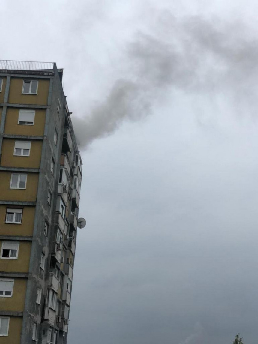 Медији: Велики пожар избио на Новом Београду