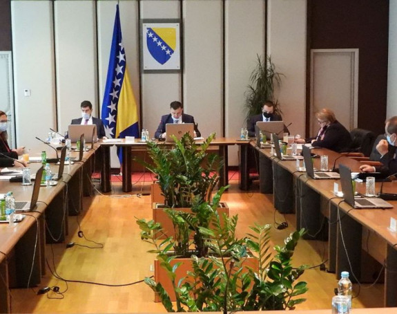 Loši odgovori na pandemiju, vakcine, policiju...