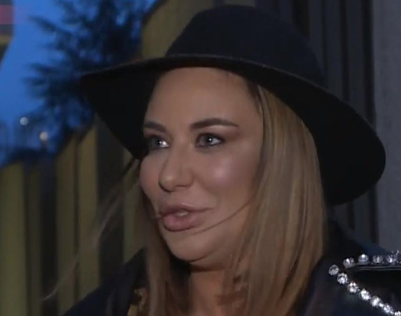 Ana Nikolić pokazala gole grudi! (VIDEO)