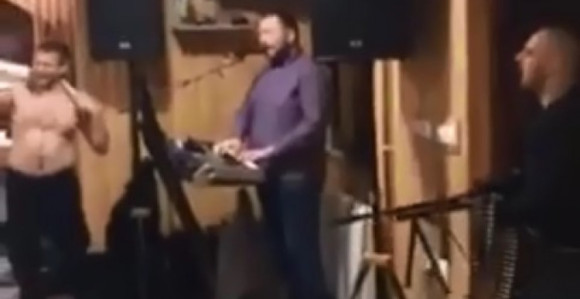 Korona žurka: Muškarac ušao i ispalio rafal VIDEO