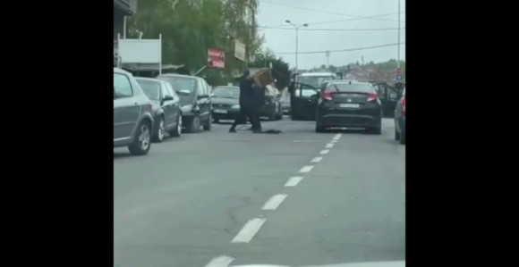 Žestoka tuča u centru Beograda zbog automobila
