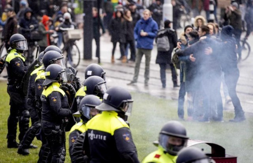 Uprkos protestima usvojen zakon o oštrim mjerama