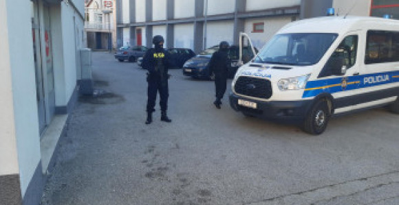 Prevarili staricu, ukrali joj 32 miliona dolara