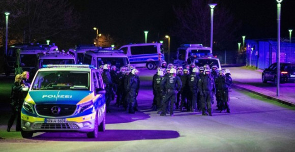 Haos u Njemačkoj, navijači htjeli da linčuju igrače