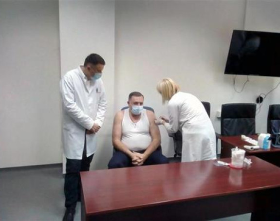 Dodik primio vakcinu protiv virusa korona