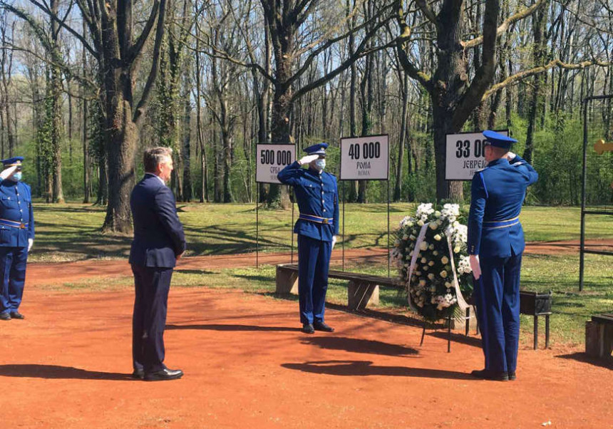Komšić odao počast žrtvama ustaškog logora Jasenovac