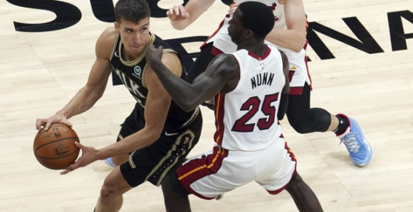 Bogdanovićev ples, Bjelica na klupi