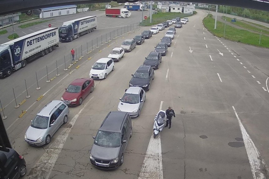 Duge kolone vozila na graničnim prelazima u BiH