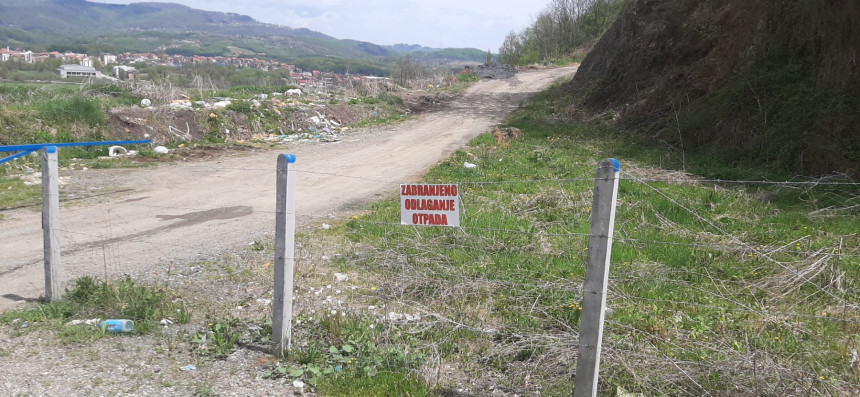 Srpski povratnici u Kalesiji bez vode i puta (FOTO)