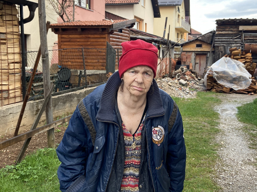 Трочланој породици Лазић из Пала пријети живот на улици