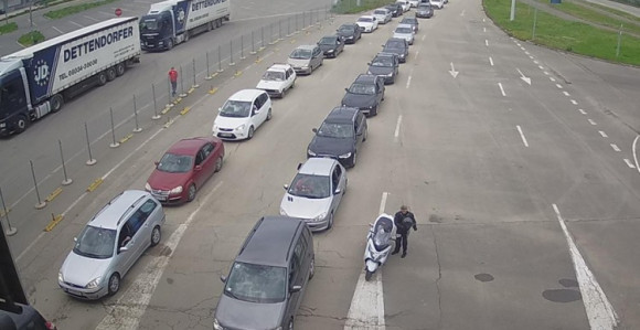 Duge kolone vozila na graničnim prelazima u BiH
