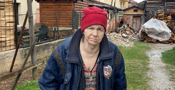 Tročlanoj porodici Lazić iz Pala prijeti život na ulici