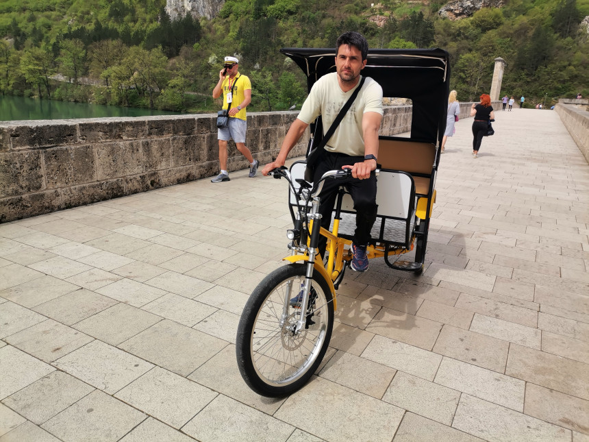 Veliki interes turista u Višegradu za vožnju u rikši
