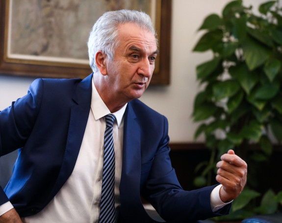 Kada "glavni" bude padao zadnje udarce daće mu podanici