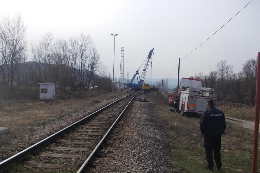 Pet vagona cisterni iskliznulo sa šina kod Majdanpeka