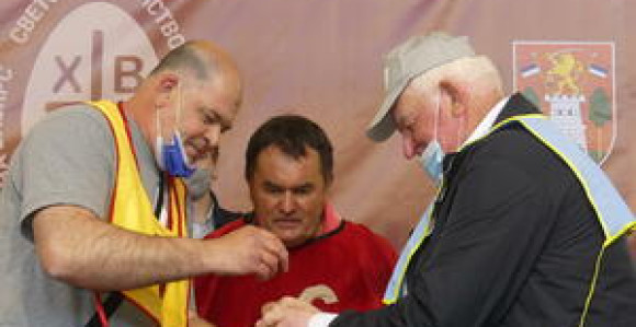 Djed i unuk odnijeli pobjedu u tucanju vaskršnjih jaja