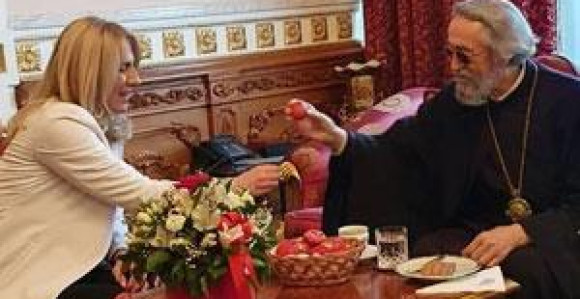 Цвијановићева у посјети код владике Јефрема
