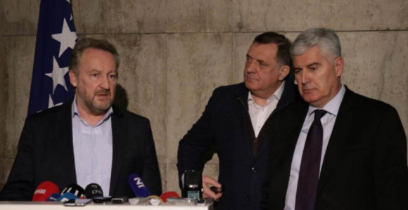 Igre sa narodom: Ne mogu se dogovoriti oko vakcine, a hoće dogovor o mirnom razlazu?!