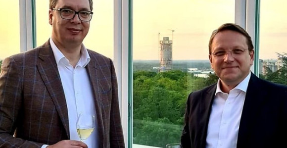 Vučić o napretku Srbije na večeri sa Varheijem