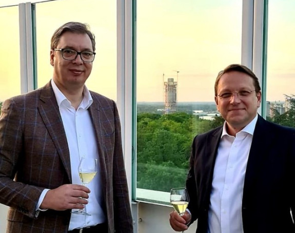 Vučić o napretku Srbije na večeri sa Varheijem