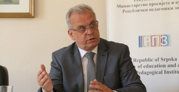 Pozivaju direktore škola na sastanak u prostorije SNSD-a?!