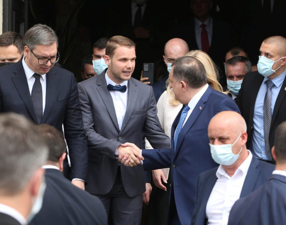 Narod sve manje vjeruje SNSD-u: Stanivuković poželjniji od Dodika