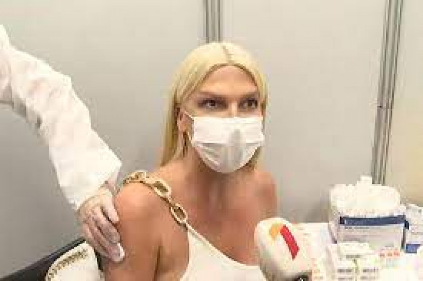 Jelena Karleuša se vakcinisala; "Nisam antivakser!"