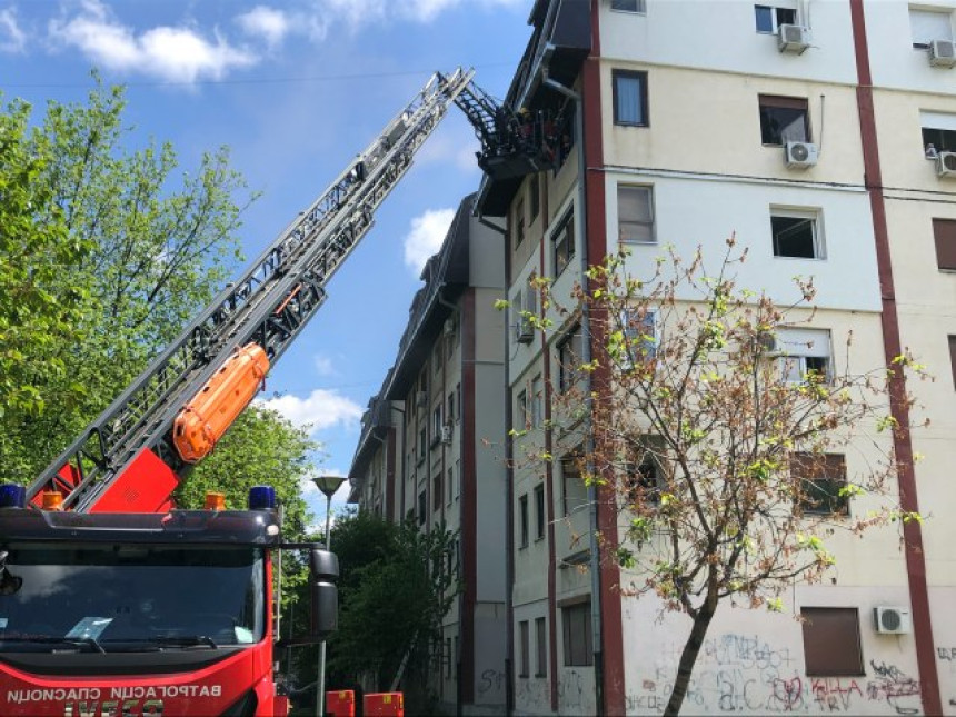 Букнуо пожар: Станаре извлачили кроз прозоре