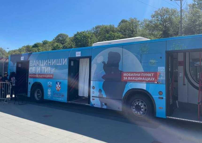 Београдом "крстари" мобилни аутобус за вакцинацију