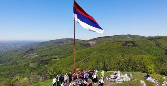 Promijenjena zastava Srpske na Kozaračkom kamenu