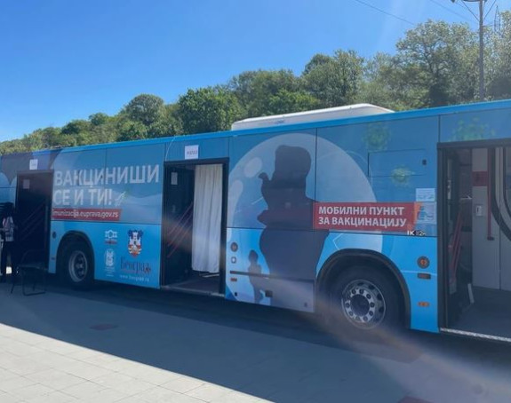 Beogradom "krstari" mobilni autobus za vakcinaciju